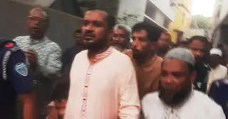 সাড়ে ৩ ঘণ্টার প্যারোলে মুক্তি, বাবার দাফনে অংশ নিয়ে আবার কারাগারে